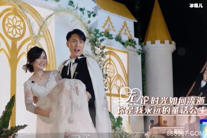 何雯娜晒女儿萌照，看到梁超与小公主合影简直像在共用一张脸