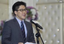 【EV扑克】霍启刚夫妻带女儿出游,郭晶晶怀抱女儿尽显温馨幸福-博狗扑克 蜗牛扑克 德州扑克跟我学