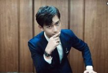 【EV扑克】微博之夜李现与周冬雨台下热聊，网友读懂李现唇语后笑喷-博狗扑克 蜗牛扑克 德州扑克跟我学