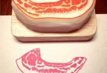 太逼真的「肉塊印章」～小心被汪星人吃下肚呀-博狗扑克 蜗牛扑克 德州扑克跟我学