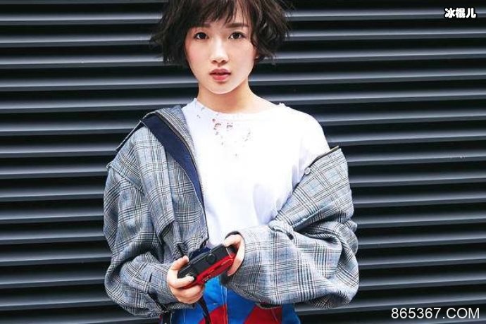 中餐厅官宣图引争议李浩菲亲女儿实锤了，21岁的她有什么背景