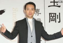 【EV扑克】李玉刚演唱会首次挑战吊威亚,穿白色长袍如同置身画中-博狗扑克 蜗牛扑克 德州扑克跟我学