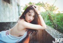 甜美系女大生「岑晴晴」外拍大解放 露背洋裝「側邊大失守」水滴形嫩乳跑出來見客啦-博狗扑克 蜗牛扑克 德州扑克跟我学