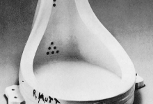 一名男子實驗將自己的眼鏡放在美術館地板　結果真的被當作藝術作品圍觀…-博狗扑克 蜗牛扑克 德州扑克跟我学