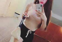 童顏辣DJ「Amber」乳實力堅強！海島度假深Ｖ上衣又小又緊…要撐爆啦！-博狗扑克 蜗牛扑克 德州扑克跟我学