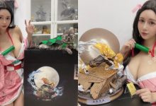 巨乳禰豆子衣領大開「性感開箱」，超兇猛畫面讓人沒心情看公仔！-博狗扑克 蜗牛扑克 德州扑克跟我学