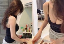 爆乳小廚娘「芮公子」火辣料理　低胸上衣讓雙峰呼之欲出-博狗扑克 蜗牛扑克 德州扑克跟我学