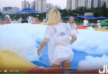 「粉絲視角」讓人看了臉紅心跳，「熱褲濕透」緊貼讓網友暴動喊：想跳水！-博狗扑克 蜗牛扑克 德州扑克跟我学