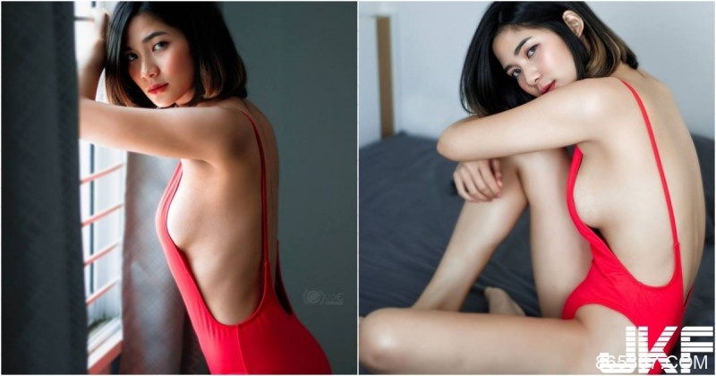 火辣側乳外露！「短髮美乳妹」火紅連身泳衣太搶眼！「大片裸背」好不客氣！
