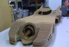 紙箱職人用複雜切割面還原鋼彈UC新安洲&柯博文站眼前-博狗扑克 蜗牛扑克 德州扑克跟我学