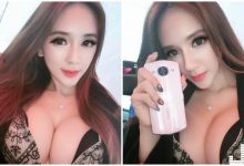 性感辣模「爆奶推薦手機」！巨大雙乳辣到翻，客人看了都狂噴血！-博狗扑克 蜗牛扑克 德州扑克跟我学