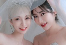 嵐芯語 X 比特穿上性感白紗　拍下最正閨蜜婚紗照！-博狗扑克 蜗牛扑克 德州扑克跟我学