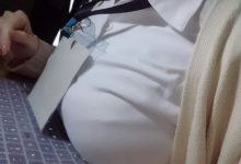 好胸！壞脾氣正妹「乳壓鍵盤」放好放滿，看得我都要喘不過氣了….-博狗扑克 蜗牛扑克 德州扑克跟我学