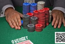 【EV扑克】对手超池下注,你就不会打了?来看3个牌例-博狗扑克 蜗牛扑克 德州扑克跟我学