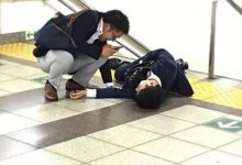 可能真的很累吧 不過恥力要夠高才有辦法這樣睡-博狗扑克 蜗牛扑克 德州扑克跟我学