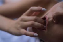 成人藝術！澳洲辣模「肉體挑逗」緩解空虛寂寞　「色慾橫流」擋不住-博狗扑克 蜗牛扑克 德州扑克跟我学