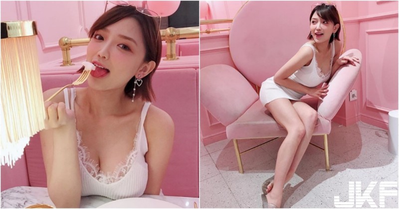 「粉紅大奶」桌上擺！短髮巨奶妹吃甜點自備「草莓大福」，超大份量光看就飽！