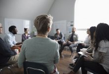 戒赌者应如何面对社会压力?-博狗扑克 蜗牛扑克 德州扑克跟我学