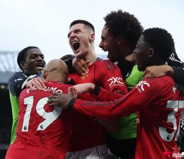 迈博体育 曼联两球领先补时被追平后3-2绝杀!卡里克三连胜