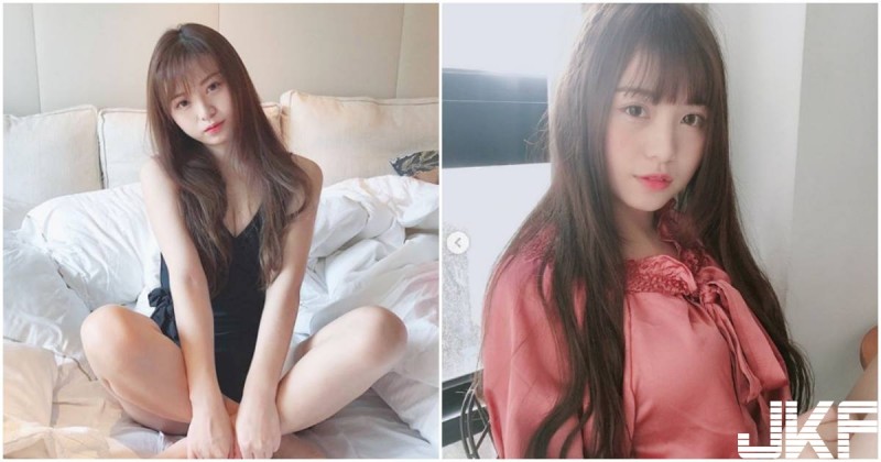 可愛虎牙正妹「白嫩美肌」好誘人，床上的性感坐姿讓人受不了…