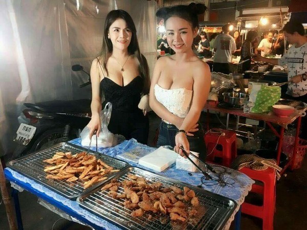 超火辣！巨乳炸香蕉攤正妹老闆娘超「胸」！客人一直掏….