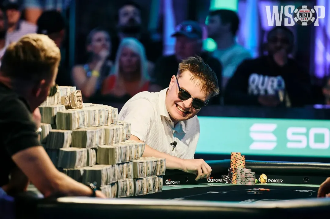 【EV扑克】WSOP主赛冠军亲自复盘：若河牌不是黑桃，他还会继续开火吗？答案令人大失所望！