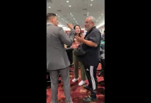 【EV扑克】规则书遇上荒诞剧：他坐错位置，全下了别人的记分牌并输掉，然后整个扑克圈吵翻了-博狗扑克 蜗牛扑克 德州扑克跟我学