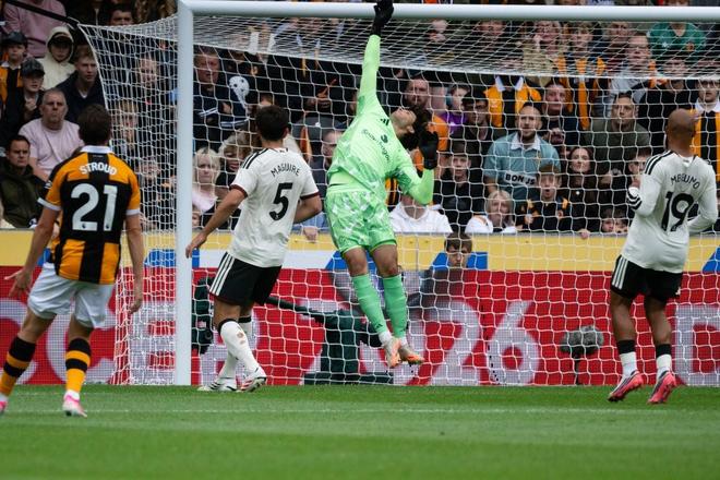 英超首轮半场：赫尔城2-0曼联，红魔71%控球率难破密集防守
