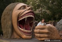 大阪環球影城壁之巨人，藏在牆裡面的姿勢好令人在意啊-博狗扑克 蜗牛扑克 德州扑克跟我学