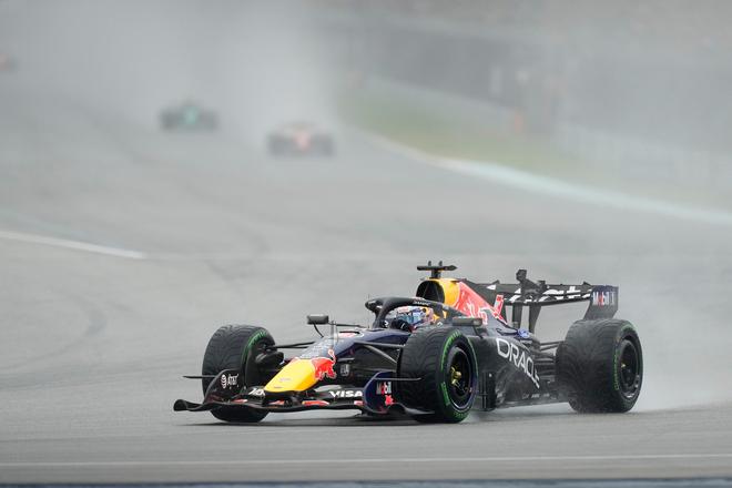 F1巴林大奖赛暖胎圈动力异常：国际汽联发布声明，软件更新后比赛正常进行